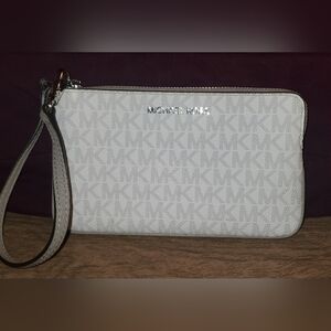 Michael Kors Signature Corner Wristlet